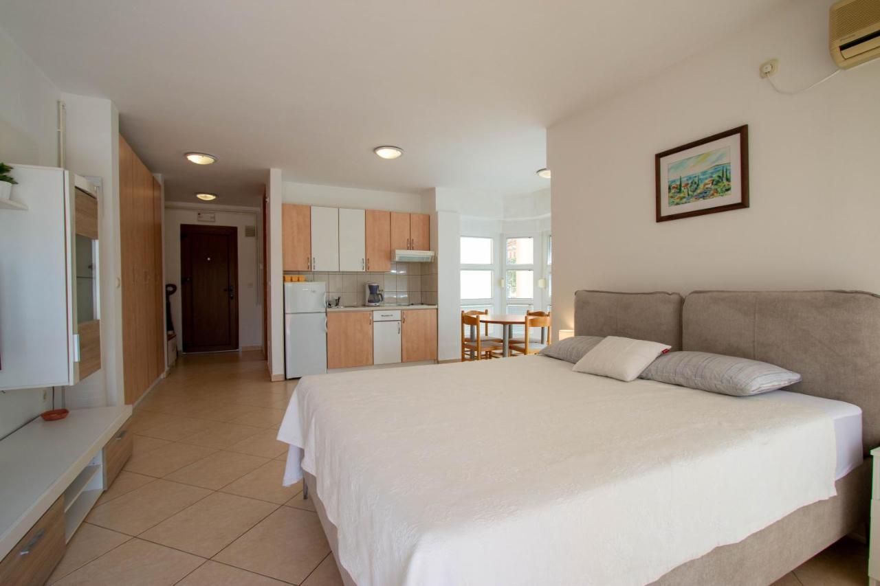 Apartments Matas Sukosan Luaran gambar