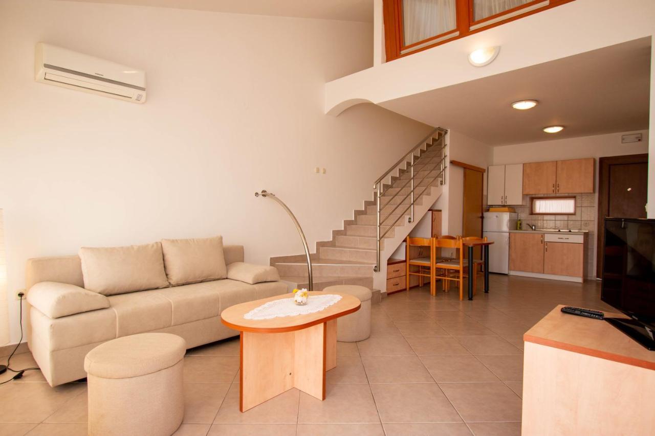 Apartments Matas Sukosan Luaran gambar